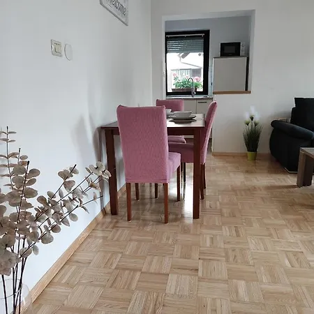 Apartma Nena *
