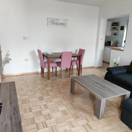 Apartma Nena *