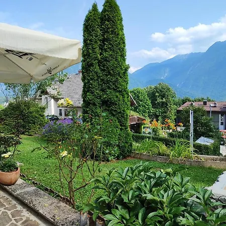 Apartma Nena *