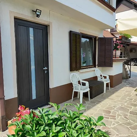 Apartma Nena *